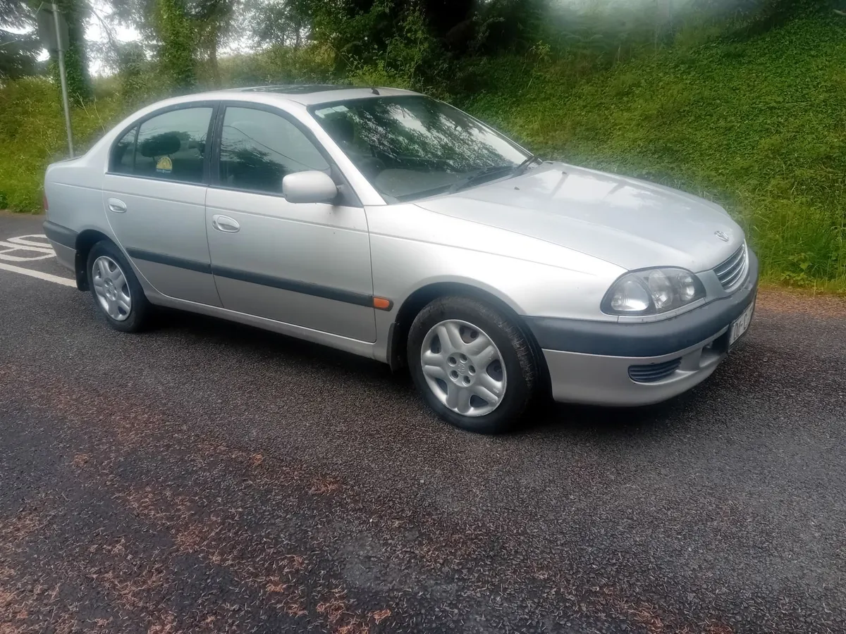 Toyota Avensis 2000 - Image 1