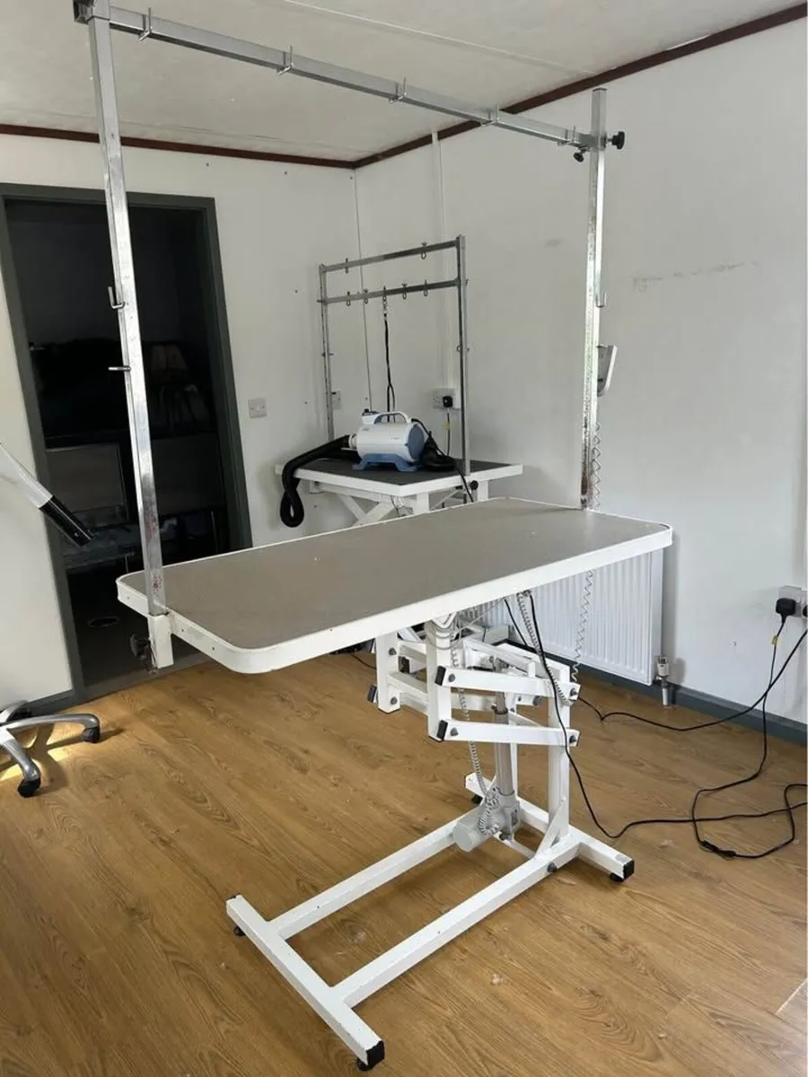 Fully Equipped Dog Grooming Cabin & Business Setup - Image 2