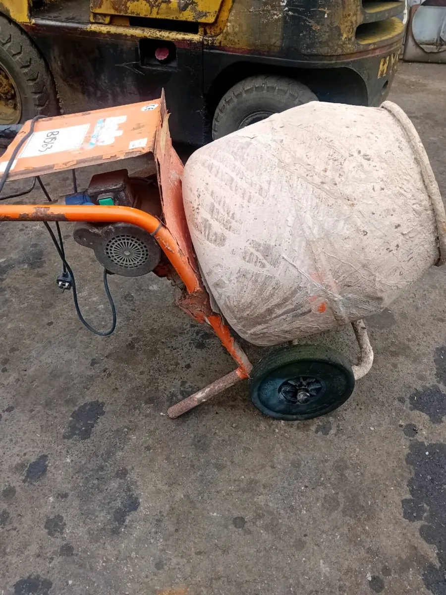 2 x Bell Electric Cement Mixers - Image 1