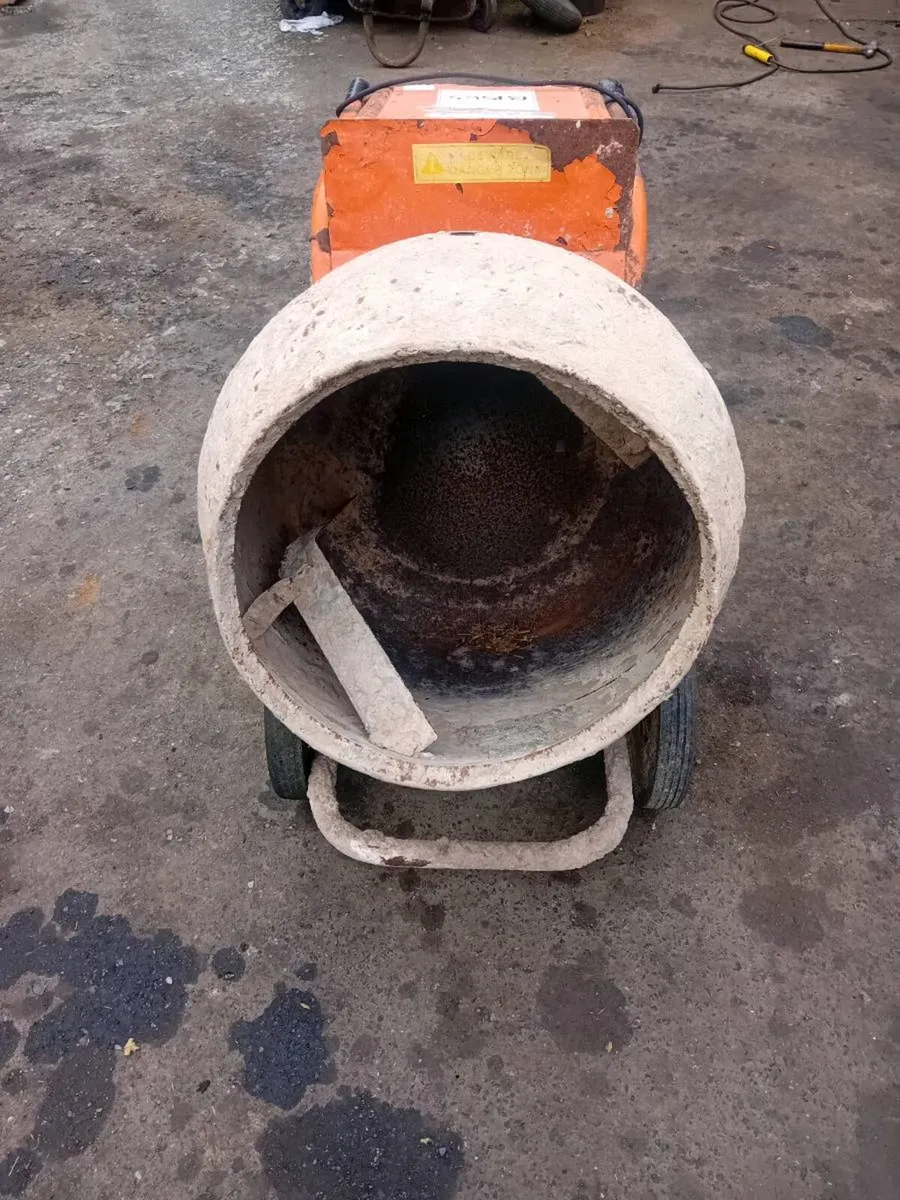 2 x Bell Electric Cement Mixers - Image 2