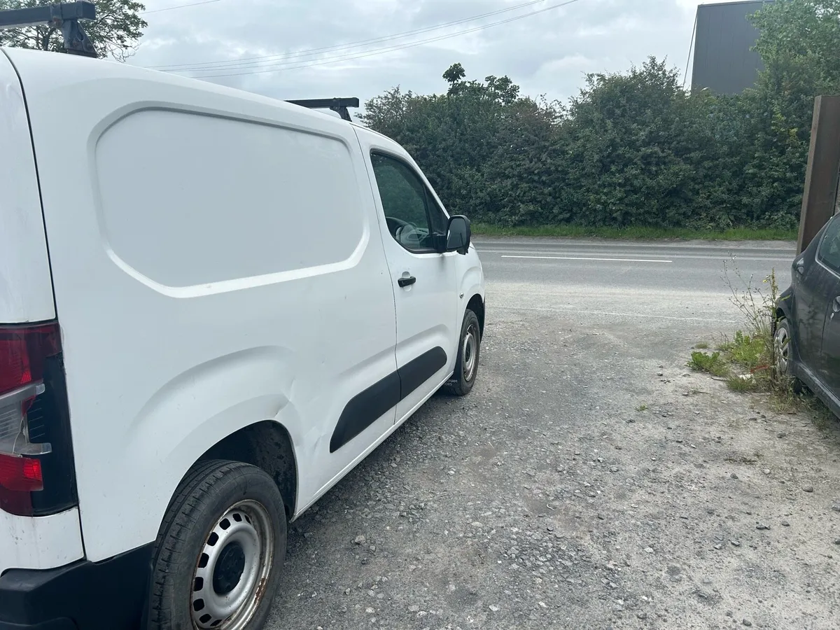 2021 Peugeot partner Swb - Image 2