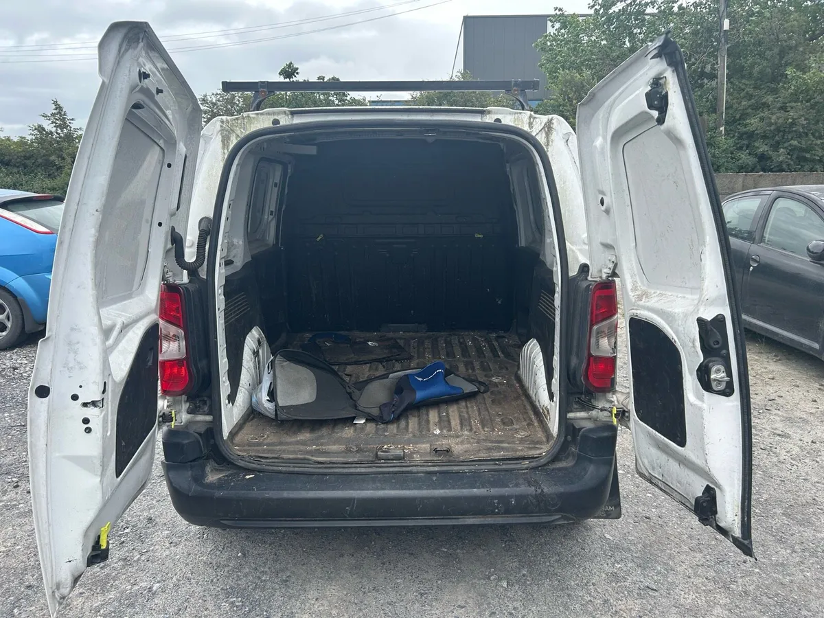 2021 Peugeot partner Swb - Image 4