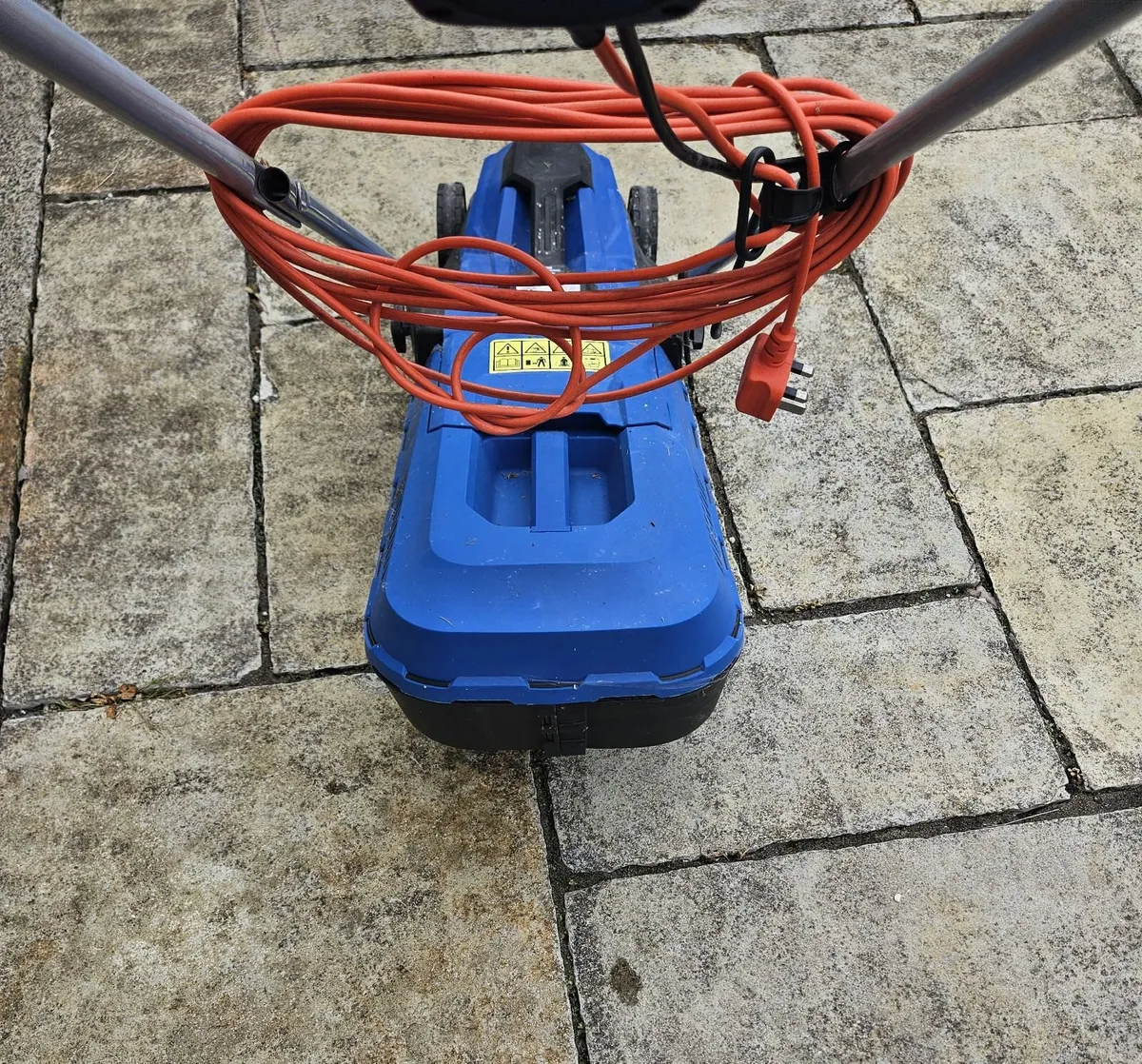 Hyundai Electric Lawnmower 33cm width - Image 2