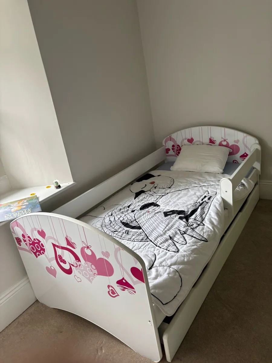 Toddler bed with rolling under drawer storage - Image 1