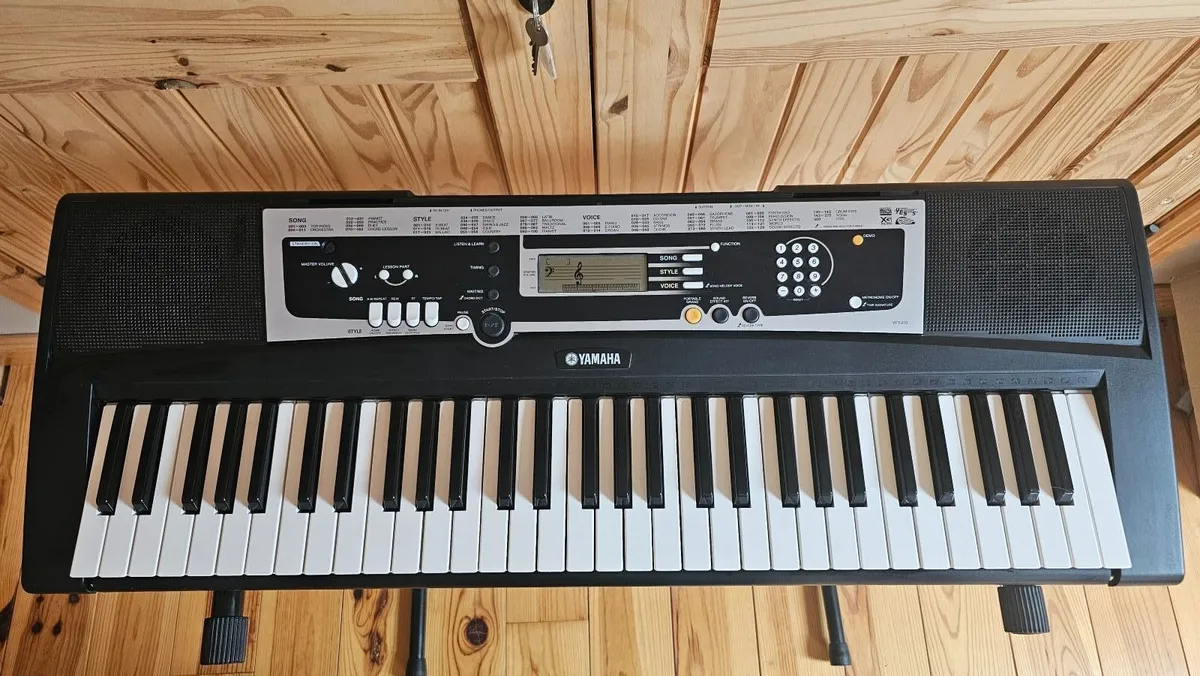 Yamaha keyboard YPT-210  with stand. - Image 1