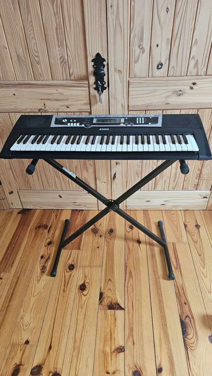 Yamaha keyboard YPT-210  with stand. - Image 3