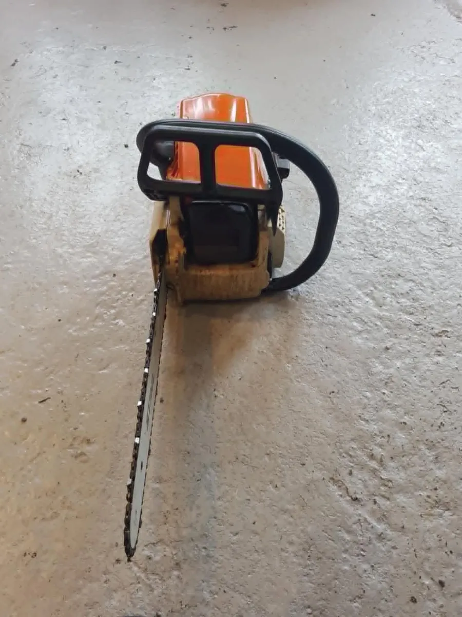 STIHL MS 230 PETROL CHAINSAW - FOR SALE - Image 3