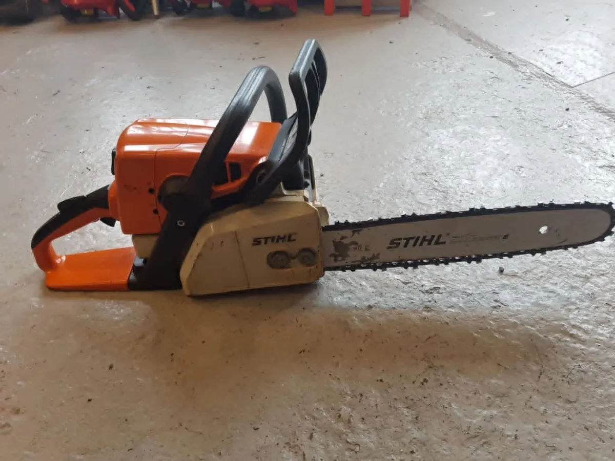 STIHL MS 230 PETROL CHAINSAW - FOR SALE - Image 4