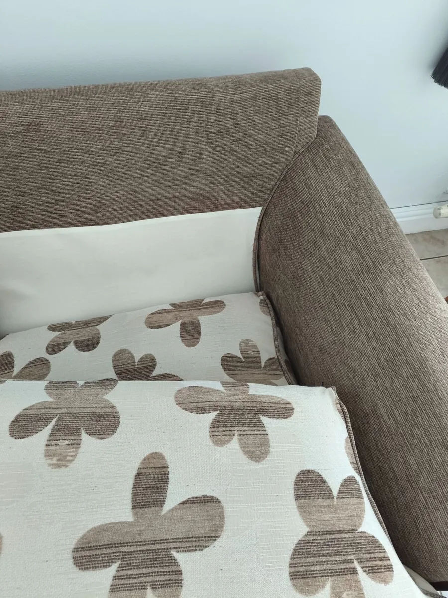 2 seat sofa. - Image 2