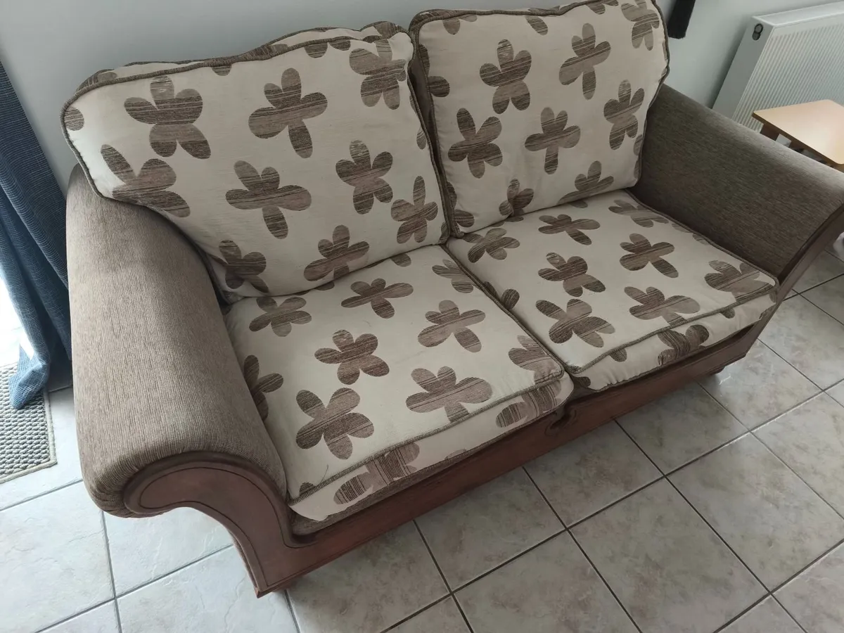 2 seat sofa. - Image 4