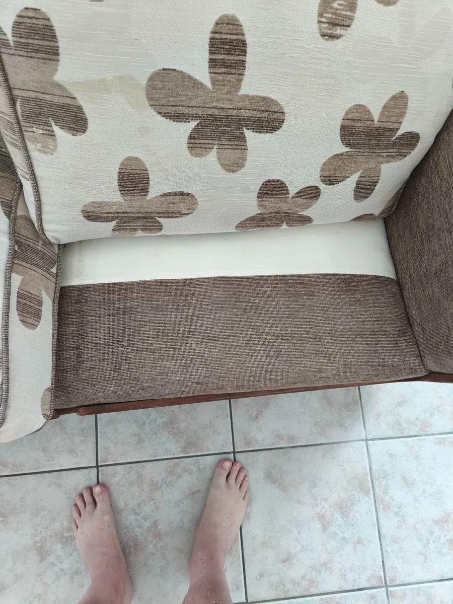 2 seat sofa. - Image 3
