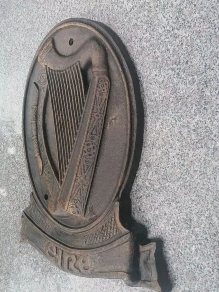 Very Heavy Bronzed Metal Wall Mounted Eire Harp - Image 2