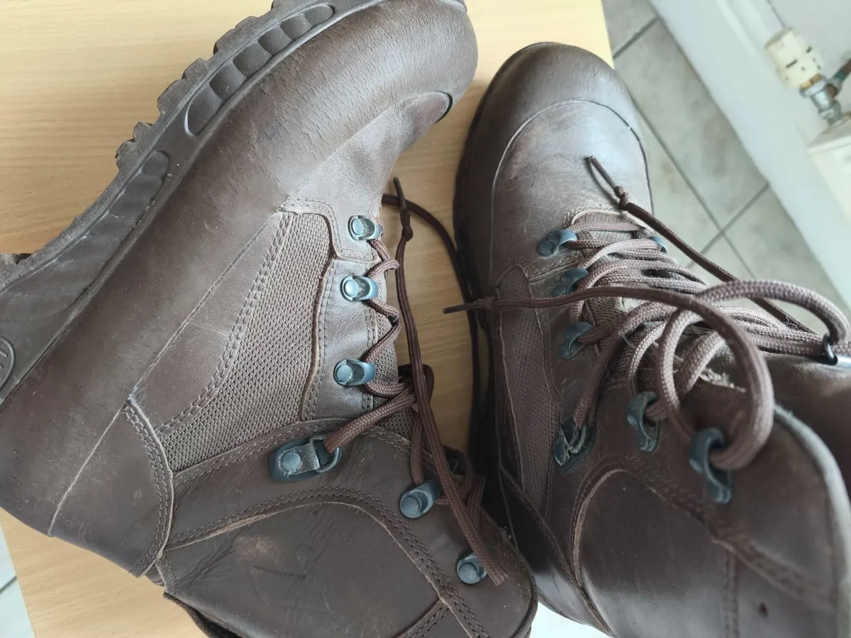 Hiking boots - Image 4