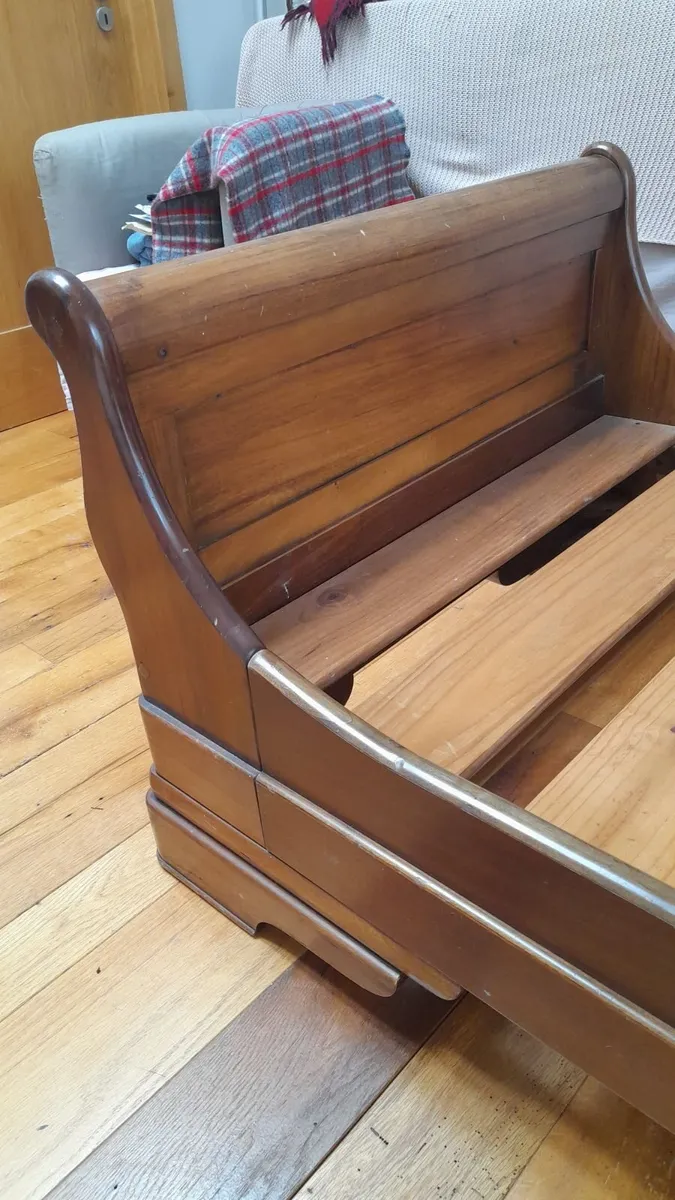 Bed - Image 1