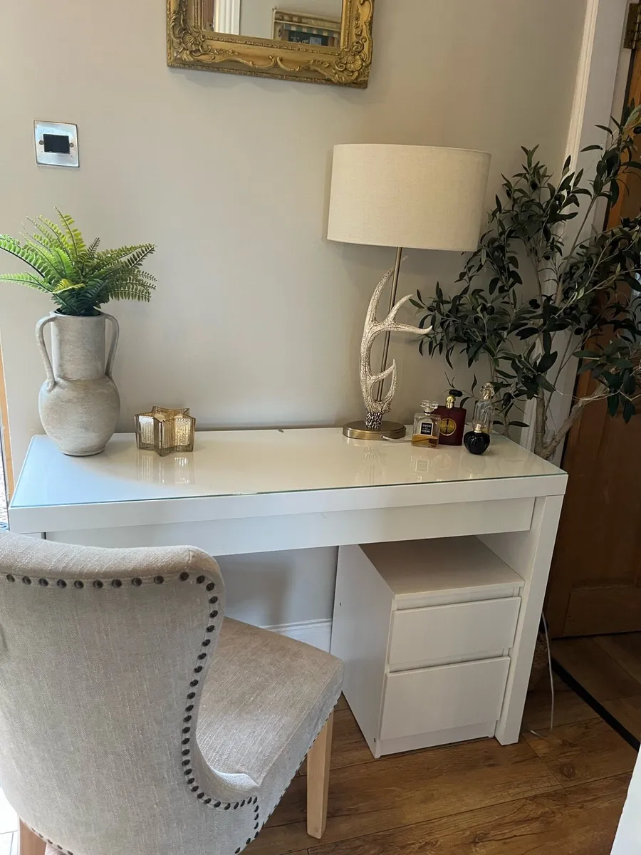 Dressing table / desk / nail bar - Image 2