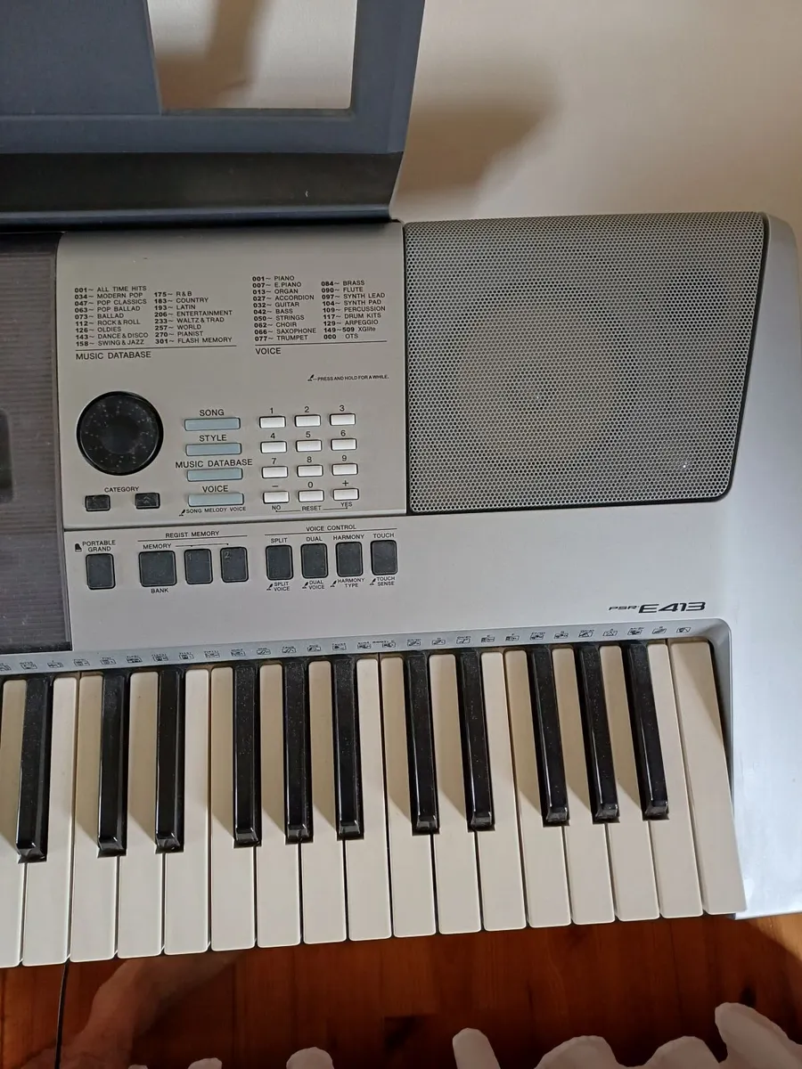 Yamaha Digital Keyboard PRS-E413 - Image 3