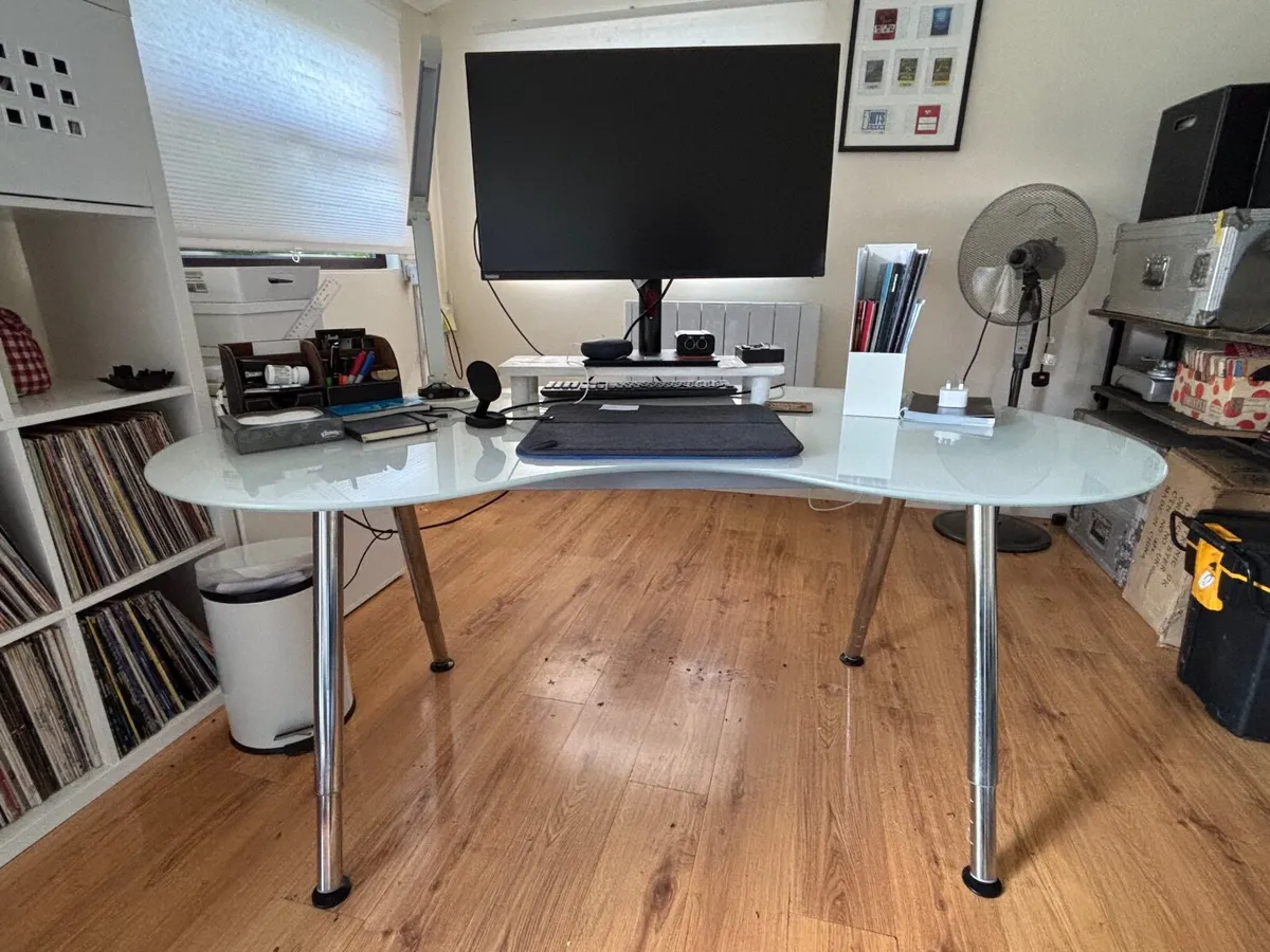 Desks - Image 3