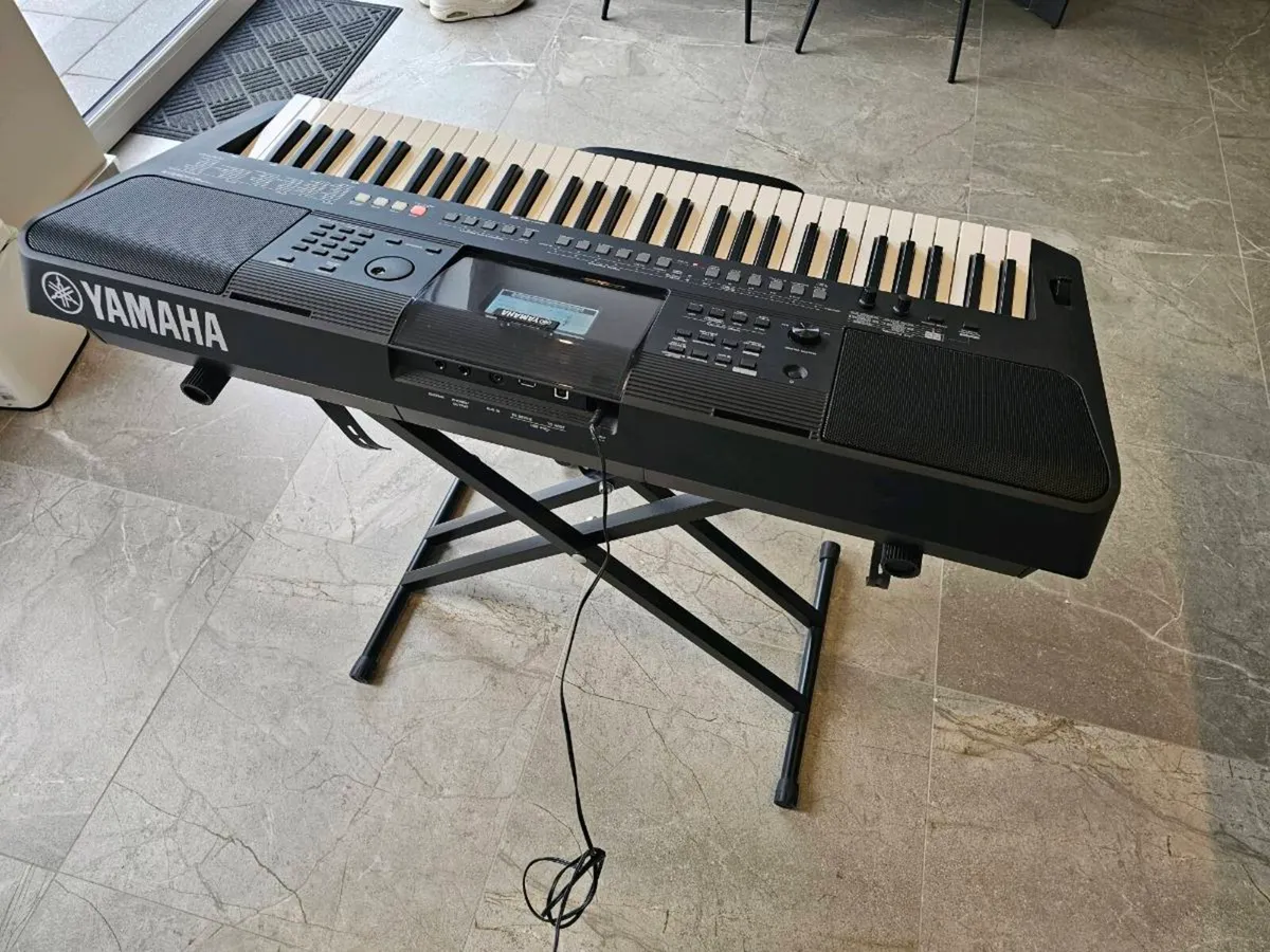 Yamaha PSR-E463 Keyboard – Excellent Condition - Image 3