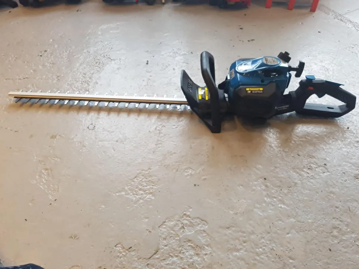 HYUNDAI PETROL HEDGETRIMMER - FOR SALE - Image 3