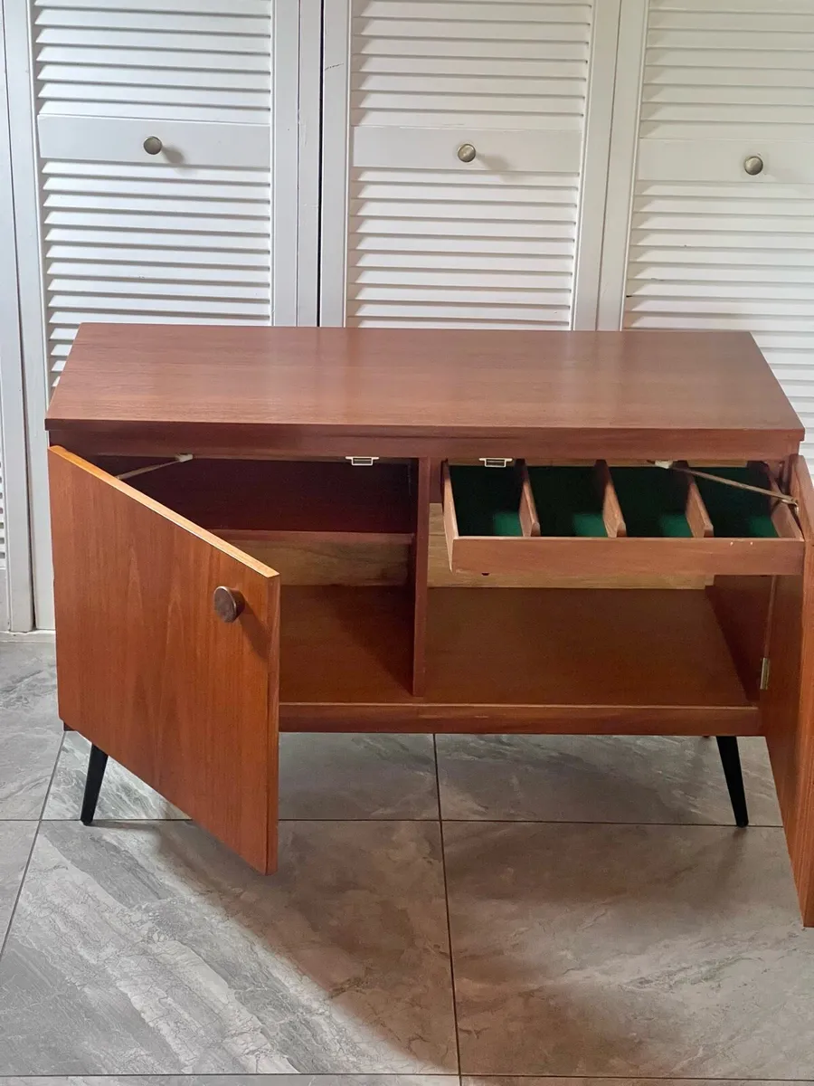 Mid century sideboard - Image 1