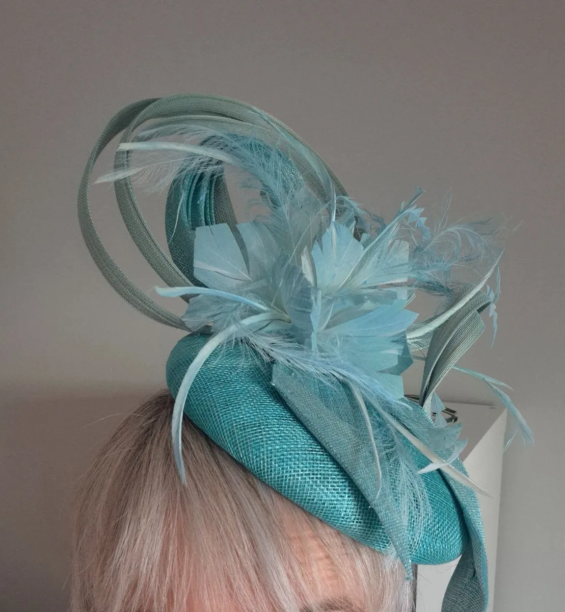 Turquoise  fascinator. - Image 3