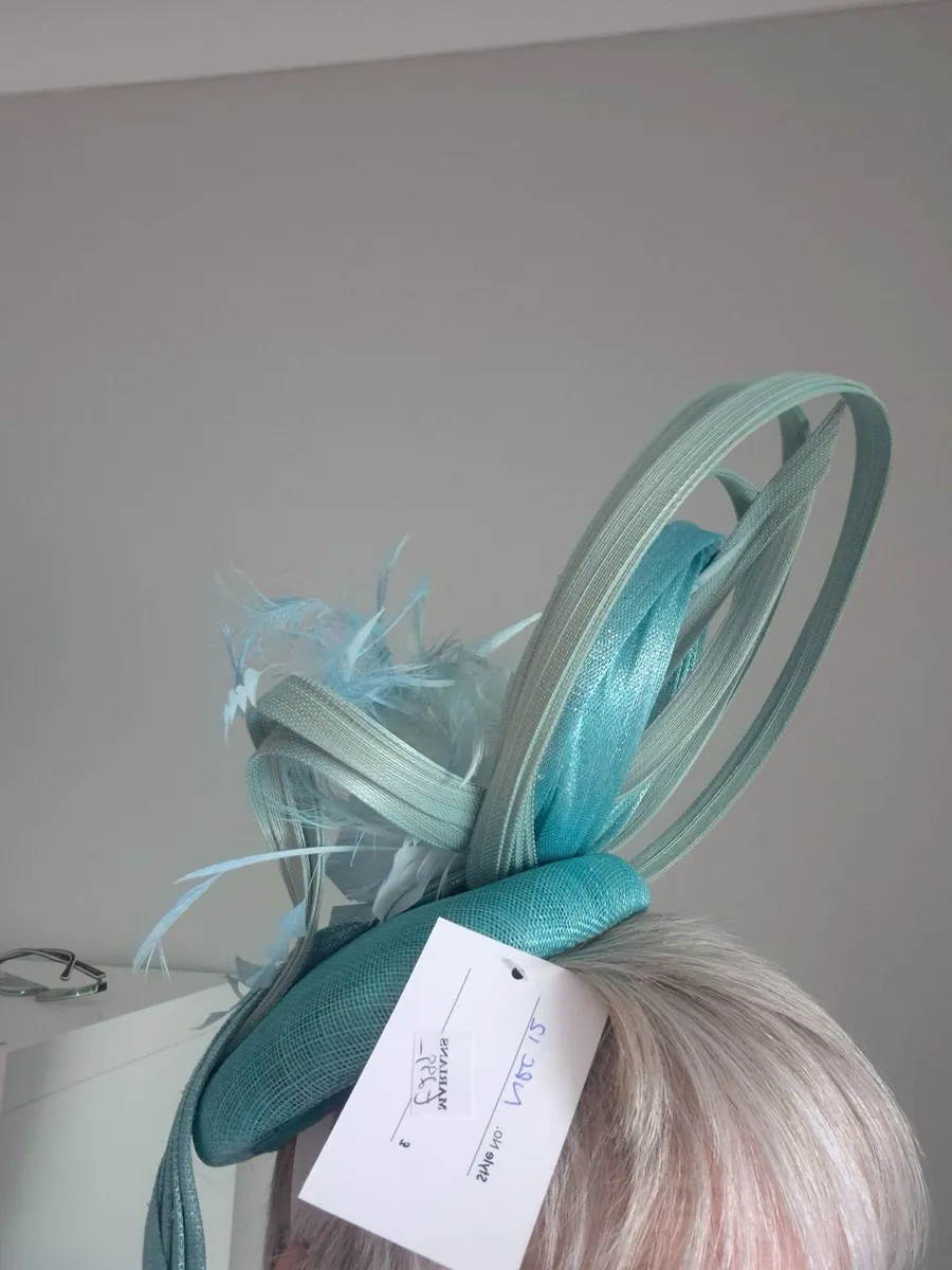 Turquoise  fascinator. - Image 4