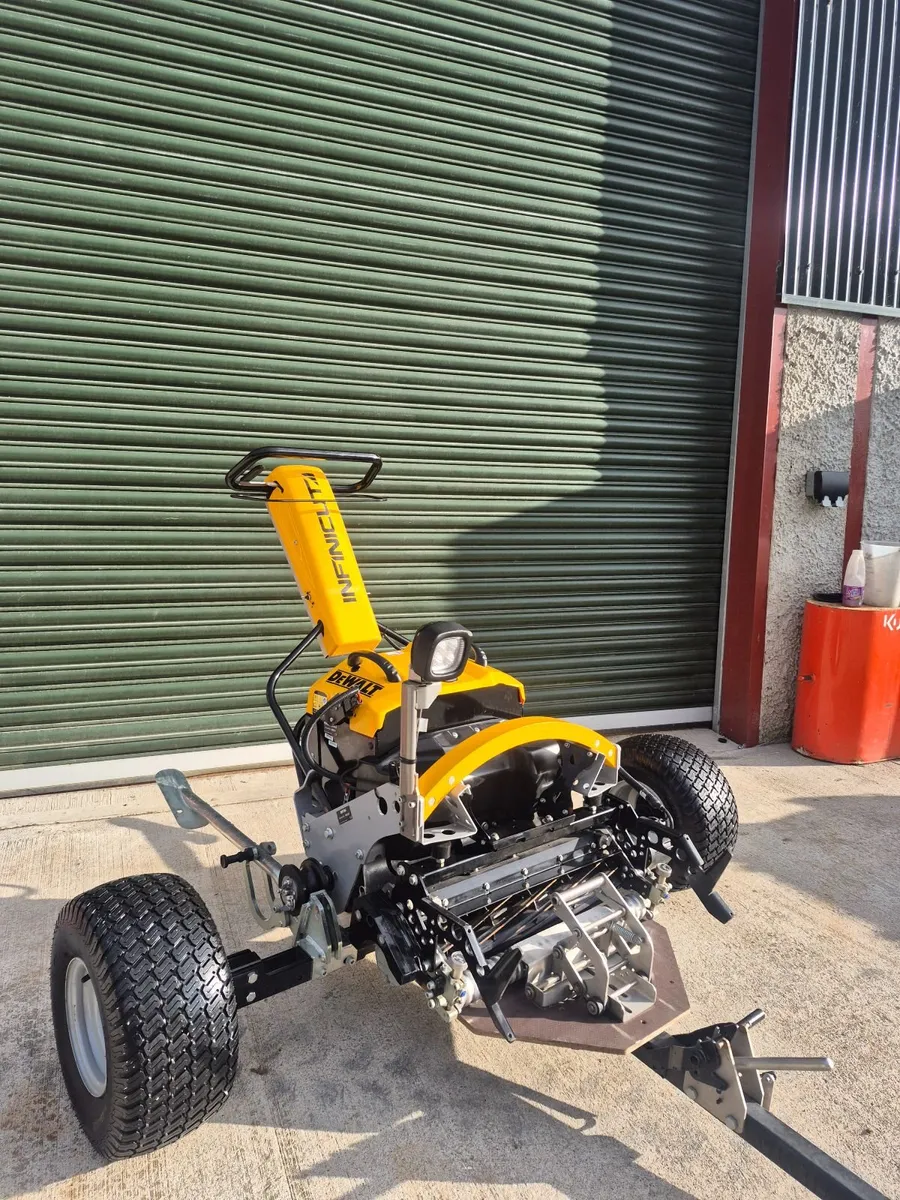 Infinicut dewalt fl22 ex demo cylinder mower - Image 2