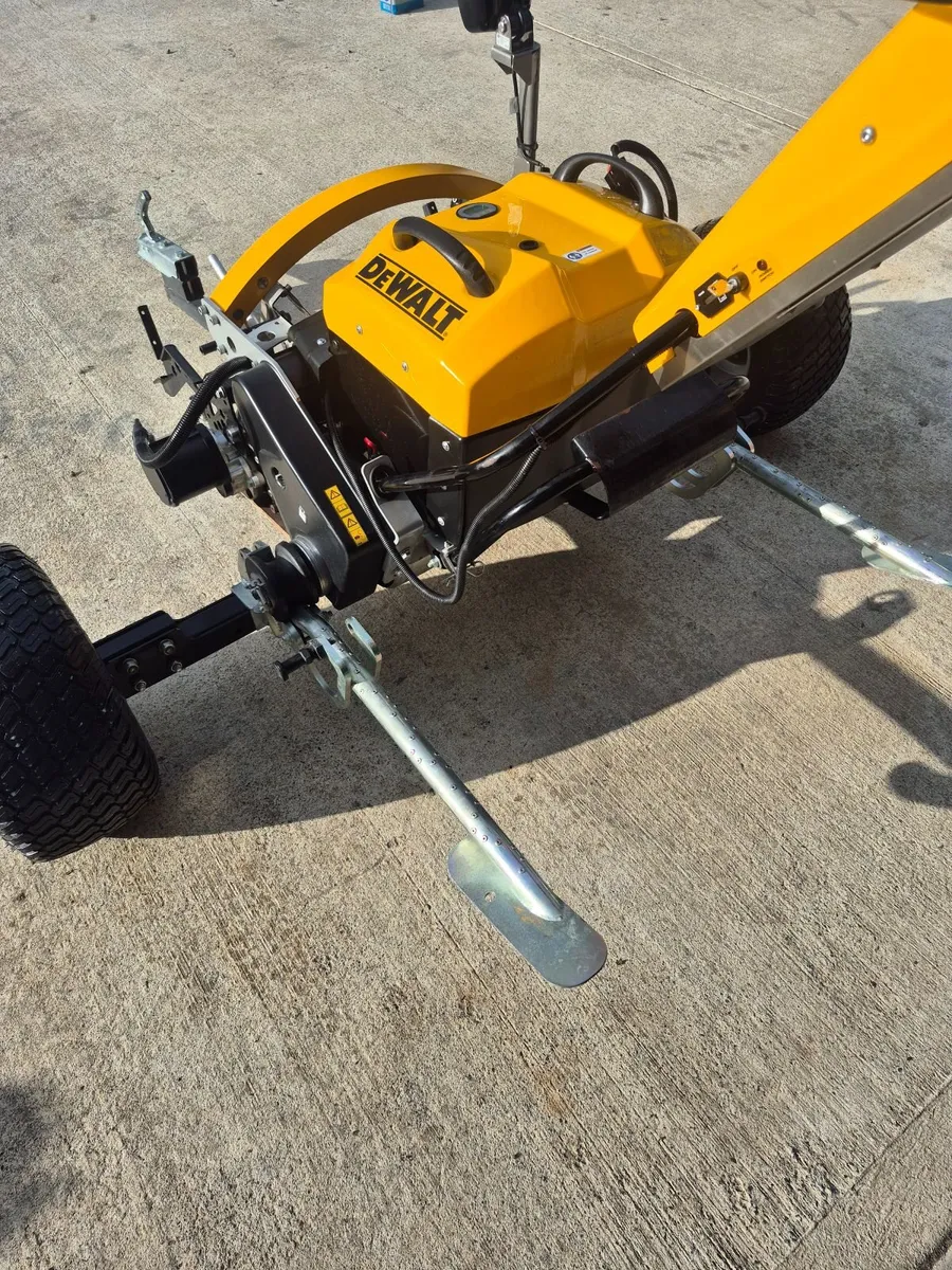 Infinicut dewalt fl22 ex demo cylinder mower - Image 3