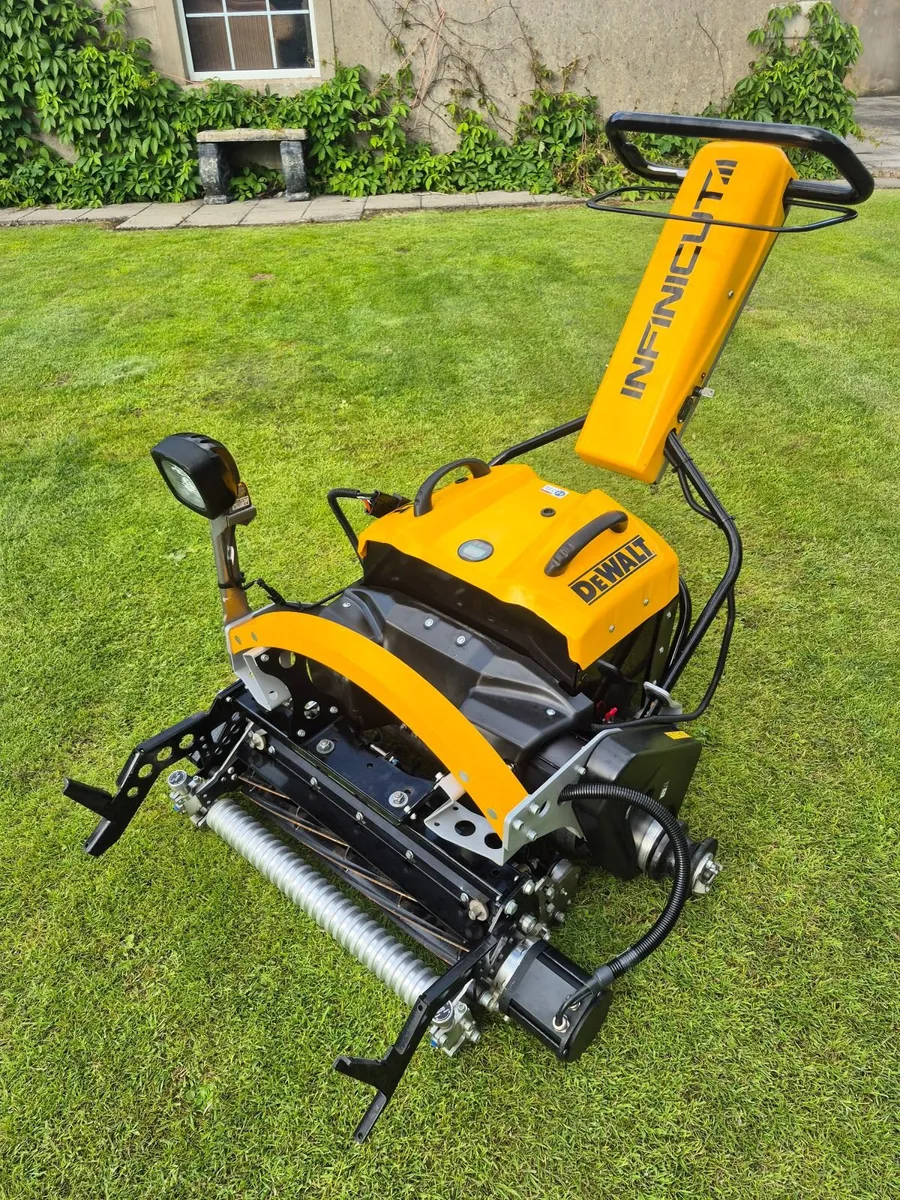 Infinicut dewalt fl22 ex demo cylinder mower - Image 1