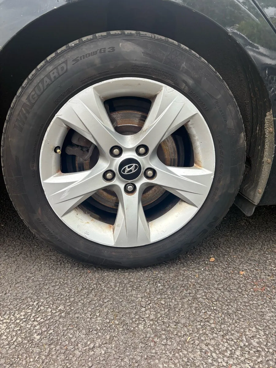 Hyundai i40 estate for parts or repairs - Image 2