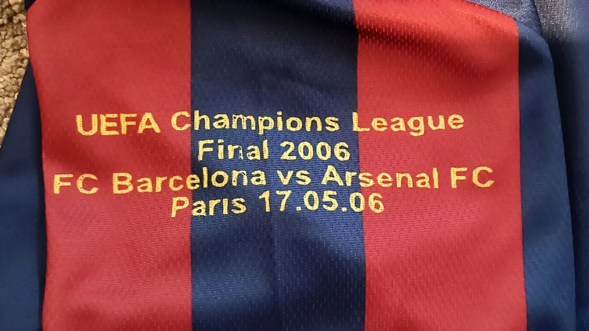 FC Barcelona 2005/2006 football jersey  T-shirt. - Image 2