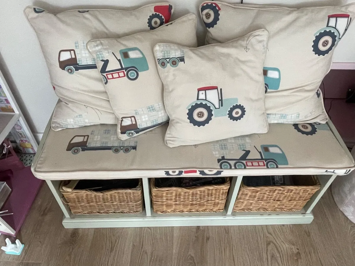 Seat with storage - Image 1