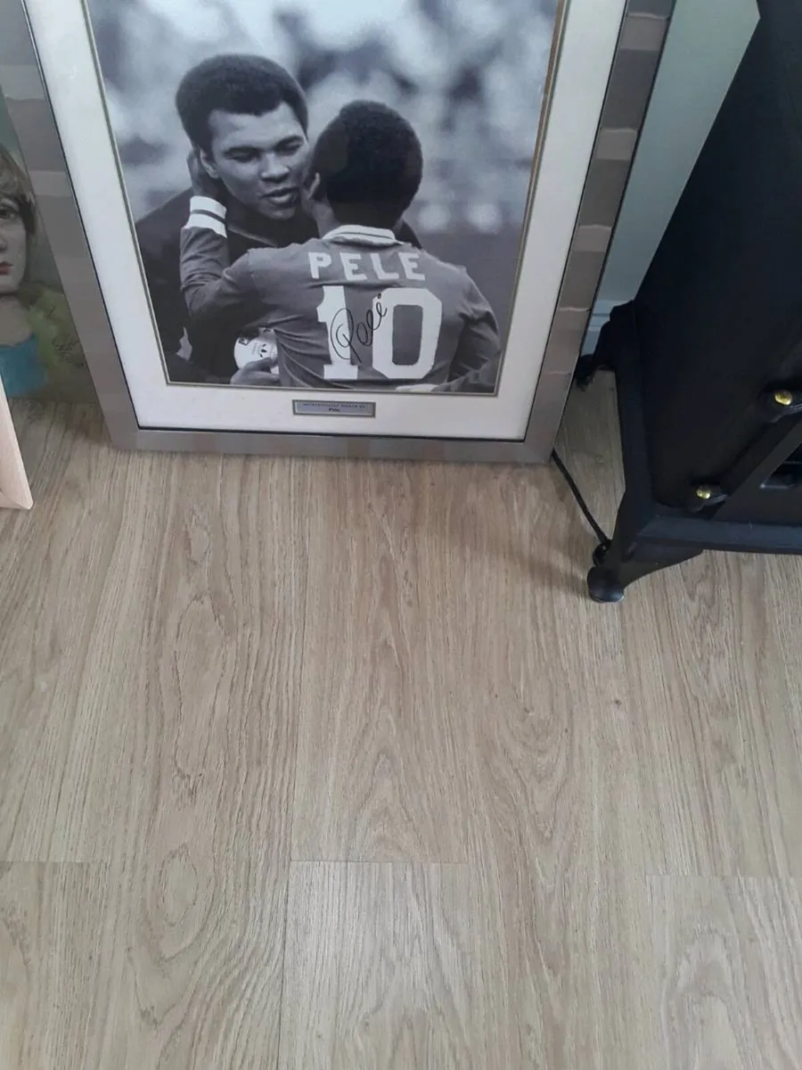 Pele signed picture with certificate 350e - Image 1