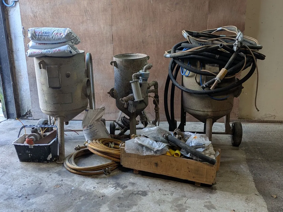 Sand blast pot - Image 1