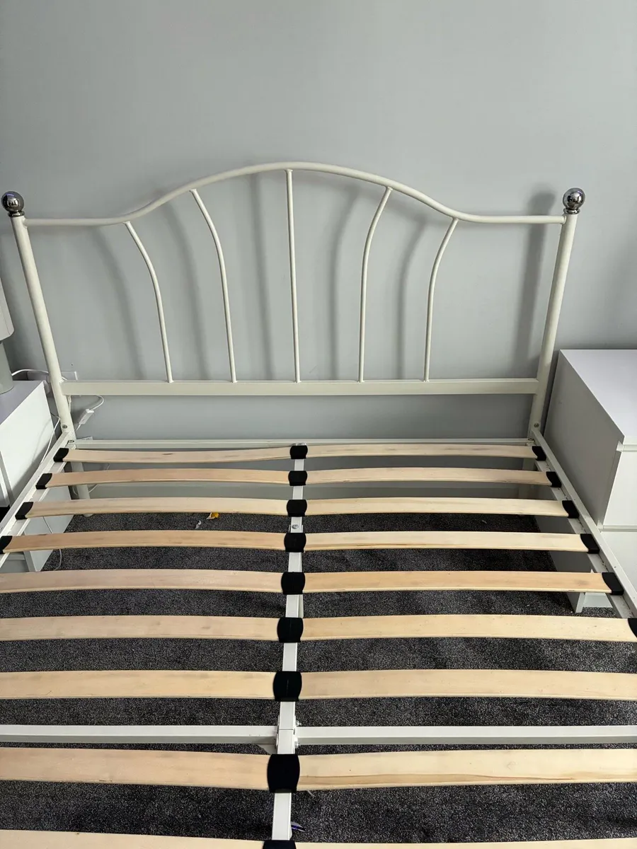 Double bed - Image 1
