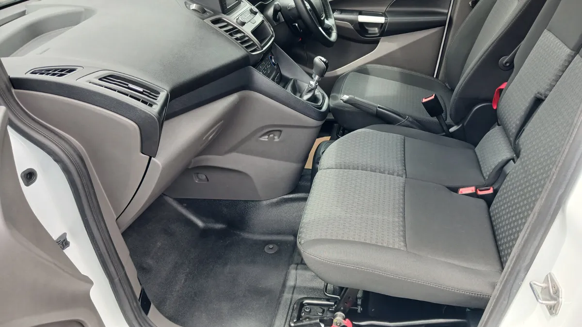 Ford Transit Connect 2023 - Image 4