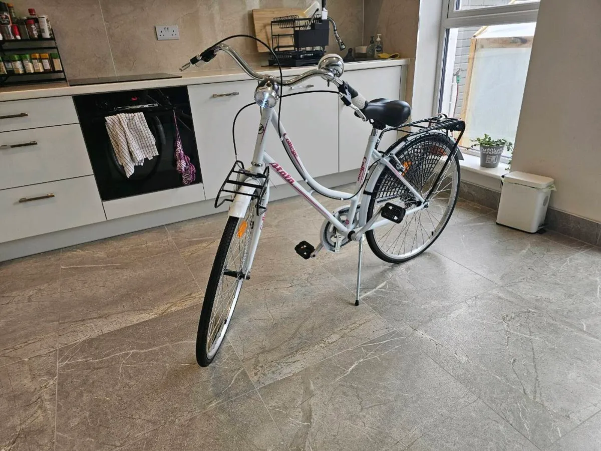 Ladies City Bike – Excellent Condition - Image 3
