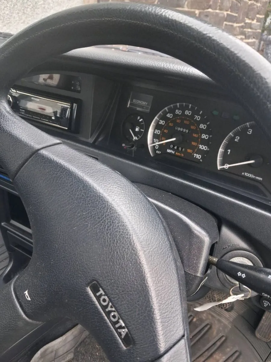 Toyota Corolla - Image 2