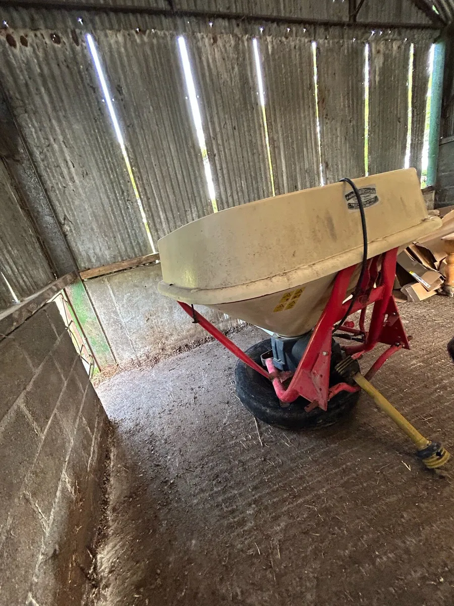 Vicon fertilizer spreader - Image 3