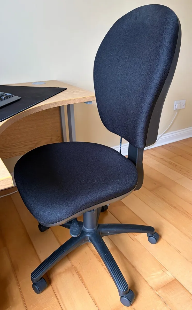 Radial Office Desk and Chair - Image 3