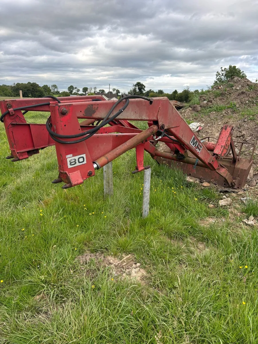 MF 80 loader - Image 1