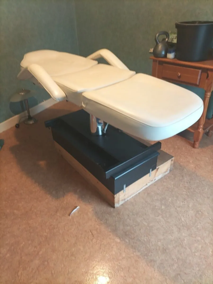Beauty Room / Therapy Table - Image 1