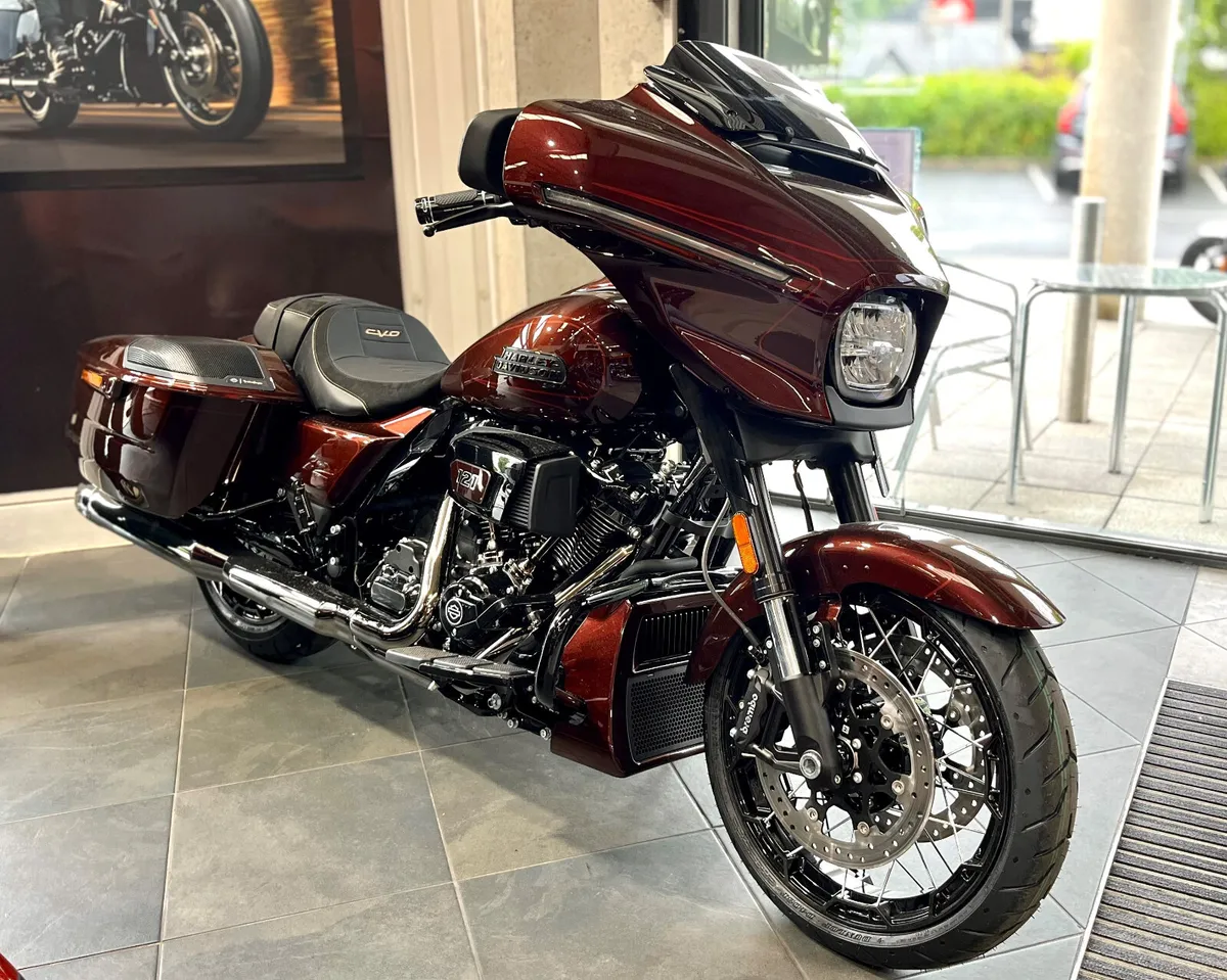 HARLEY-DAVIDSON CVO STREET GLIDE 25TH ANN. - Image 1