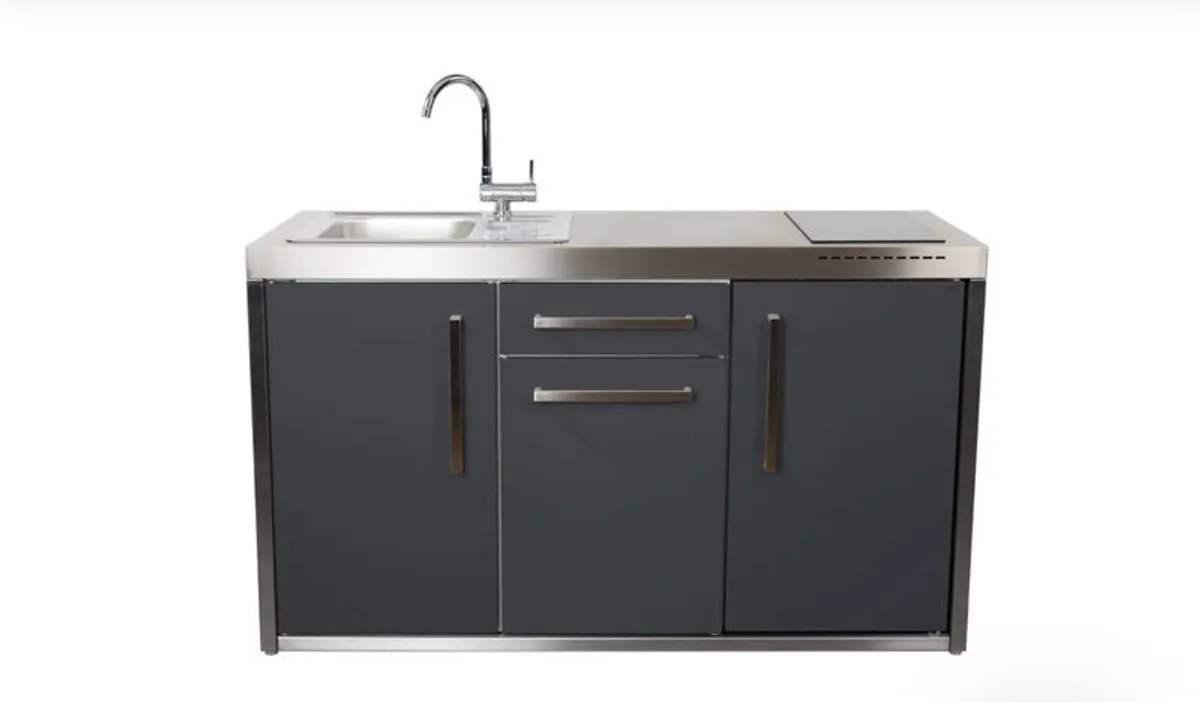 Outdoor Kitchen
