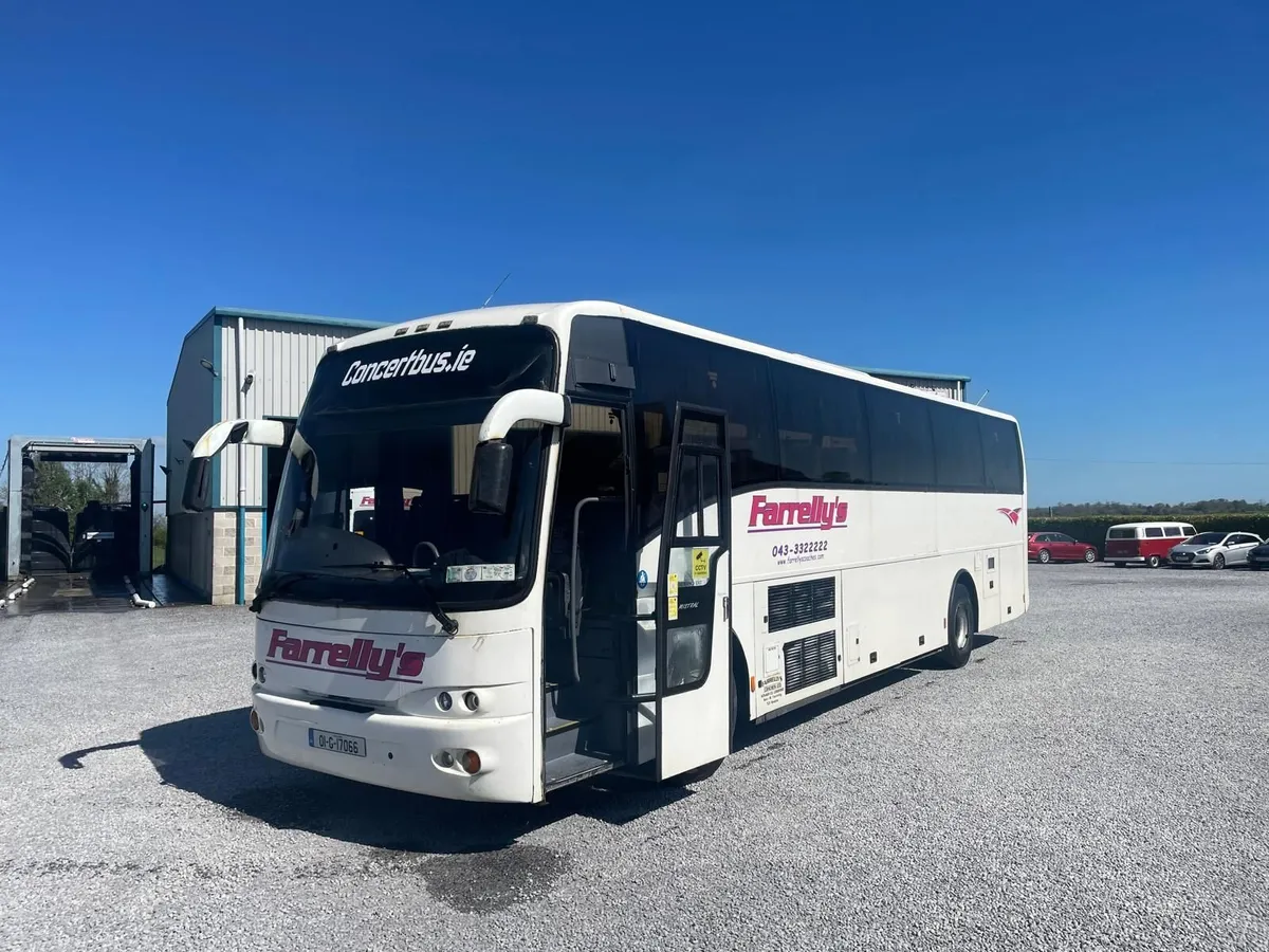 Volvo B10M 2001 - Image 1