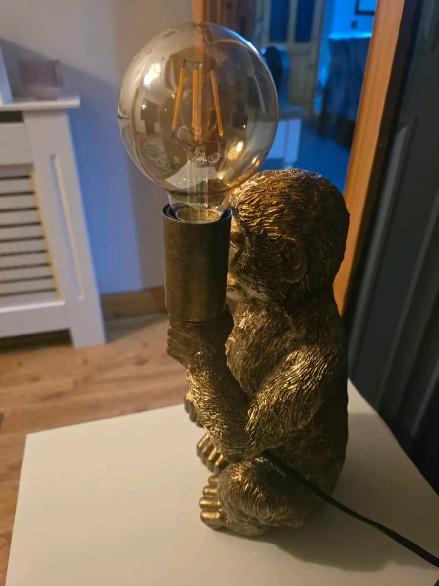 New gold monkey table lamp - Image 4