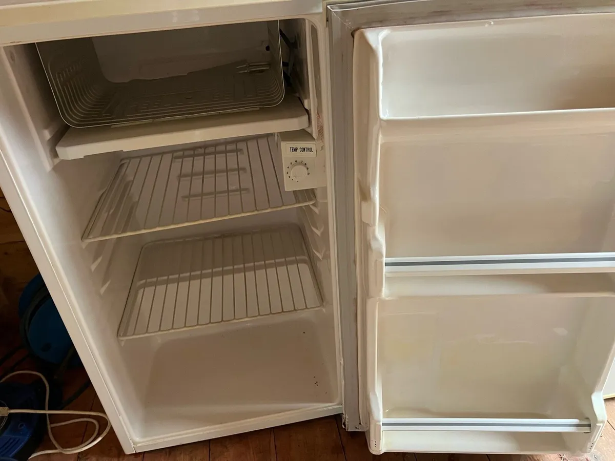 Small fridge freezer - Image 4