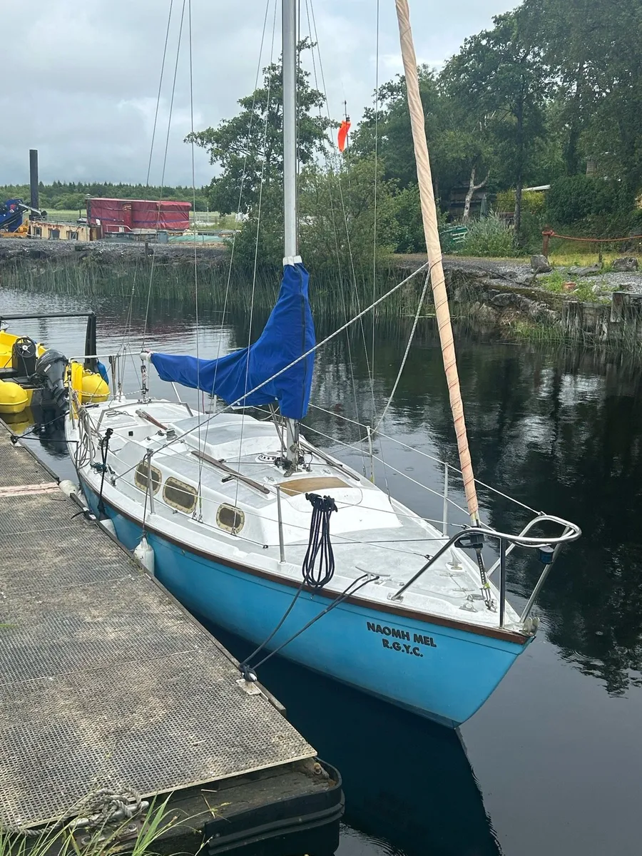ACHILLES 24 FIN KEEL SAILING CRUISER - Image 2