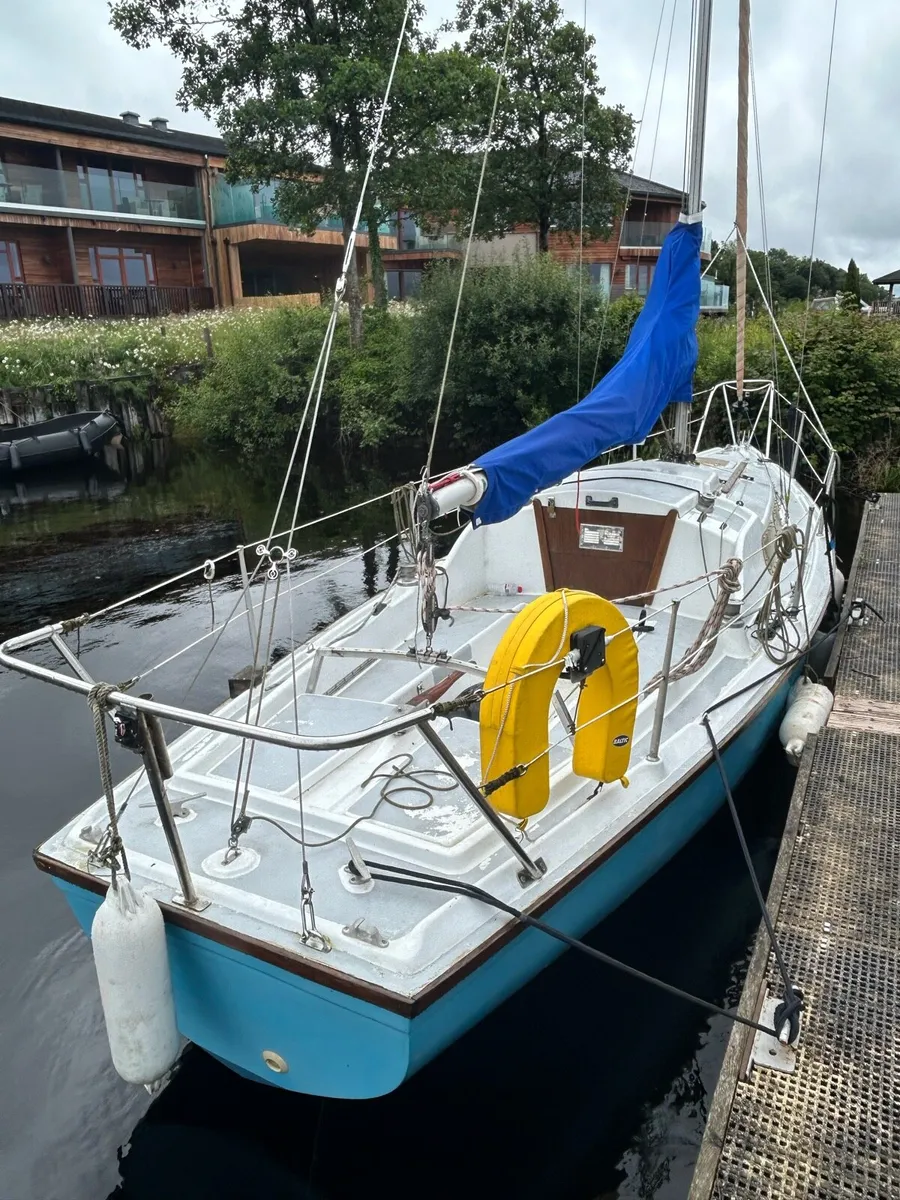 ACHILLES 24 FIN KEEL SAILING CRUISER - Image 3