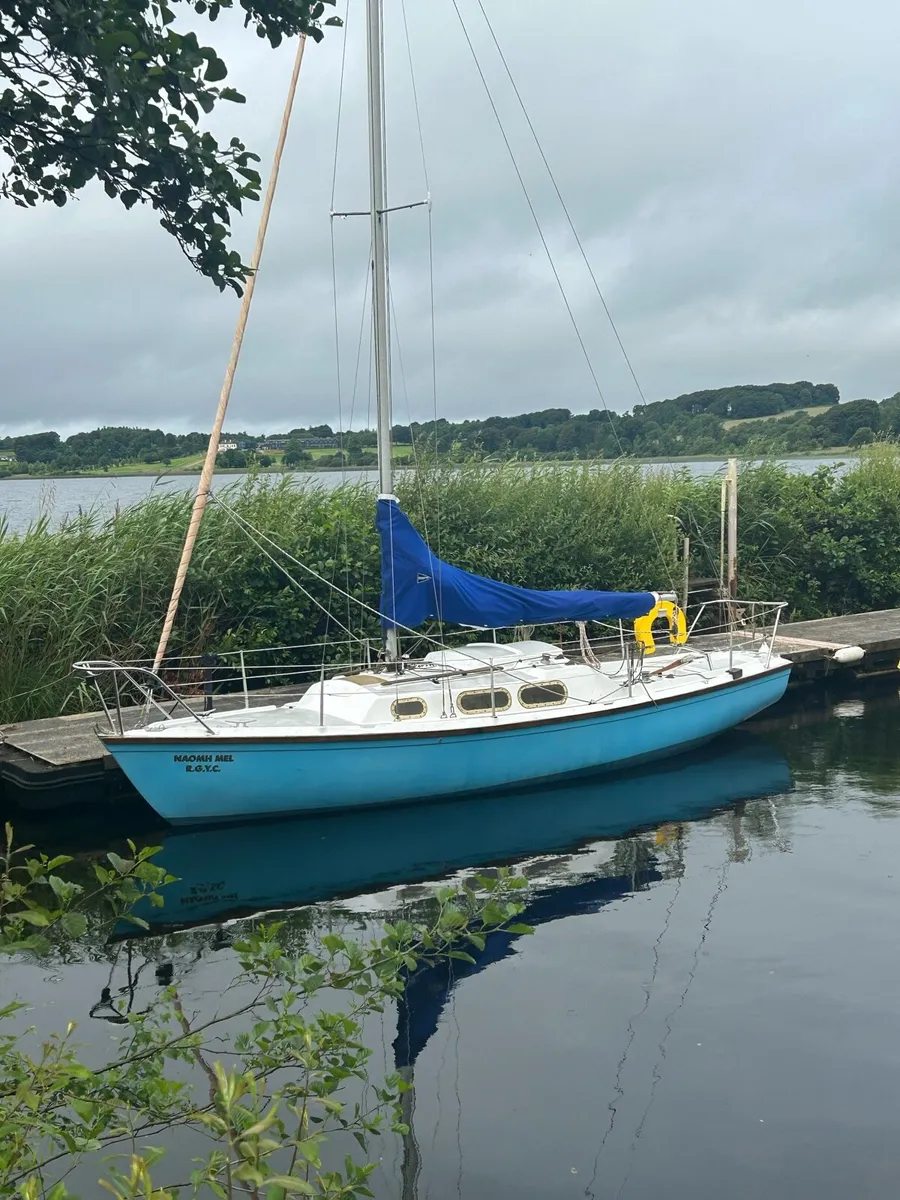 ACHILLES 24 FIN KEEL SAILING CRUISER - Image 1